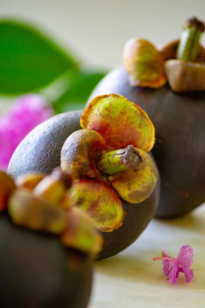 How to Peel a Mangosteen