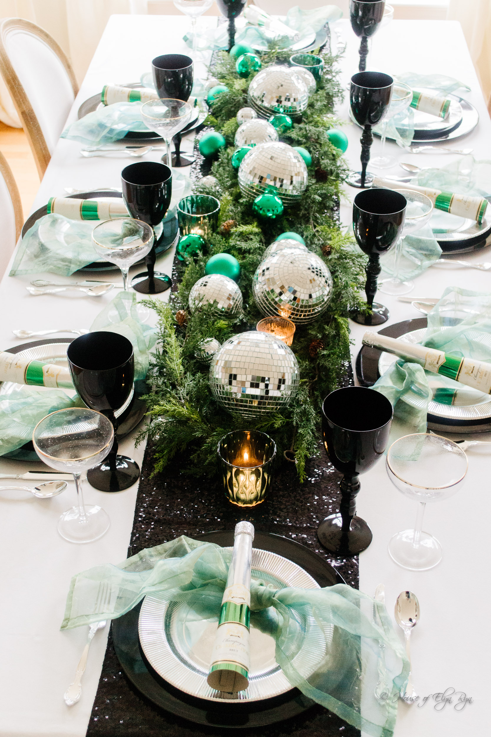 Beautiful New Year's Eve Party Tablescape