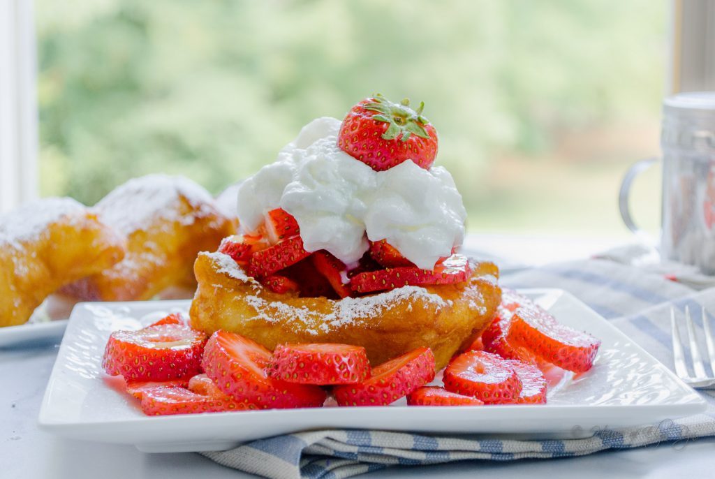 Beignets with Strawberries