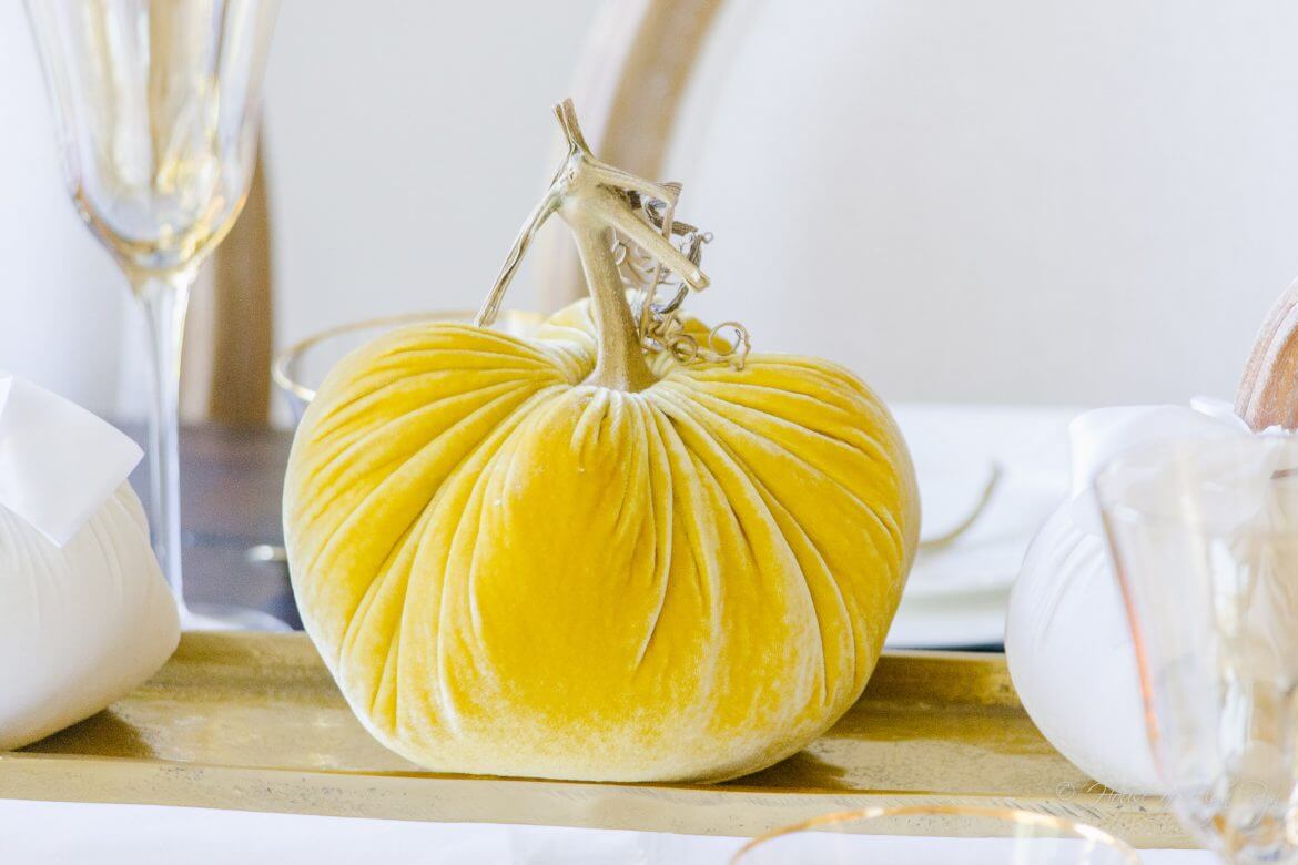 Yellow Pumpkin Thanksgiving – The House of Elyn Ryn
