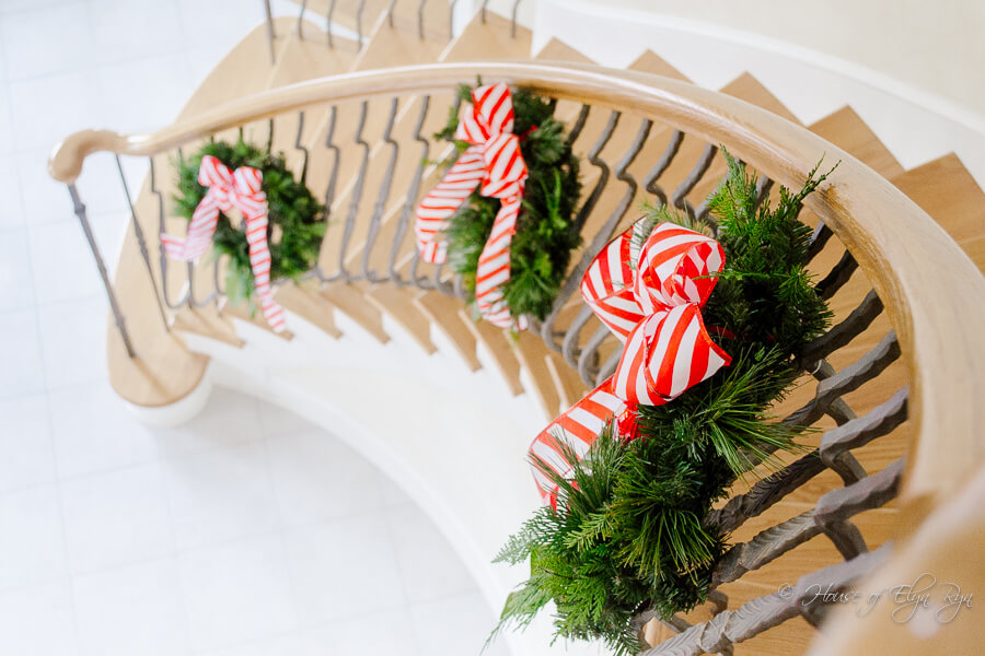 Red and White Christmas Foye