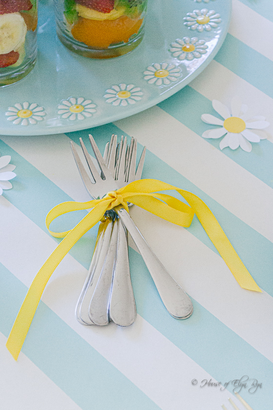 Summer Daisy Table