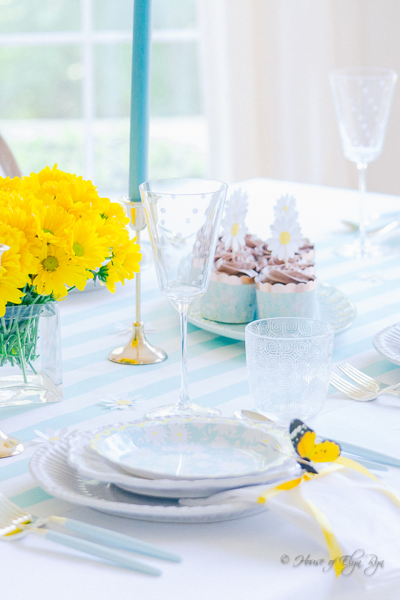 Summer Daisy Table