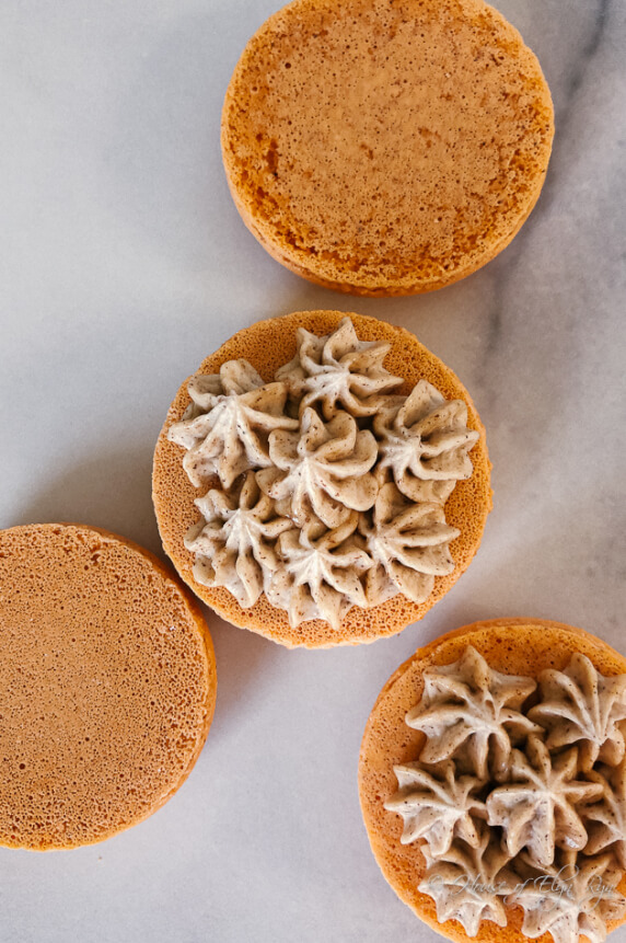 Pumpkin Spice Macarons 