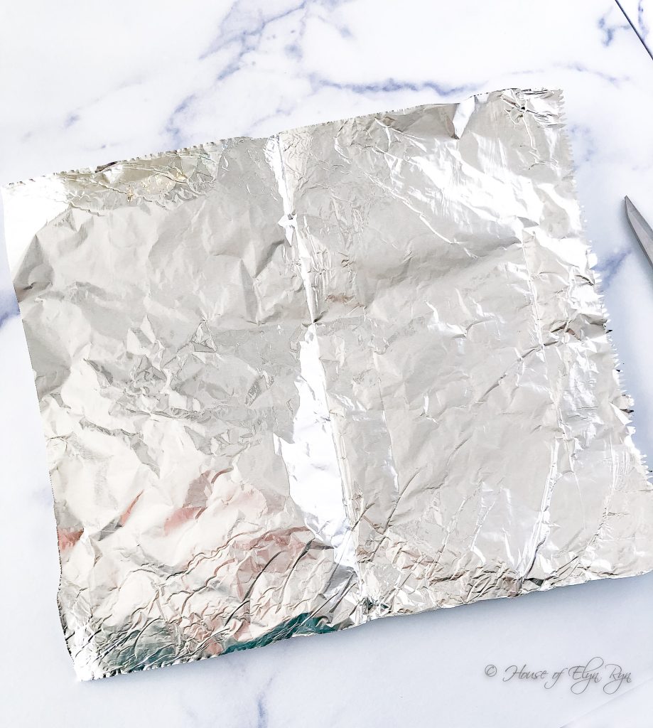 Sheet of aluminum foil for making a pie crust shield
