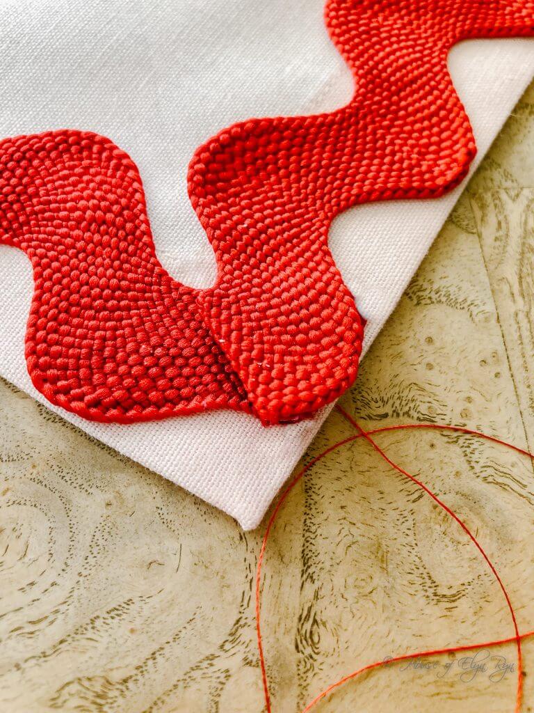 How to Trim Rickrack Placemats