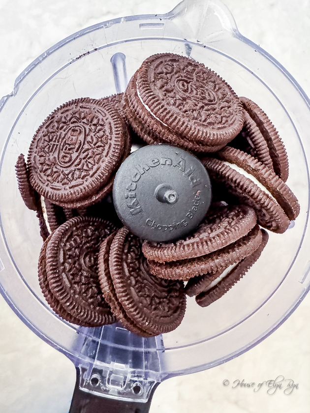 Chocolate sandwich cookies for the crust