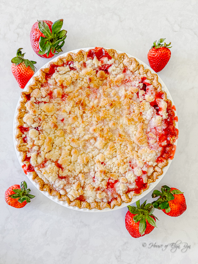 Baked Strawberry Streusel Pie