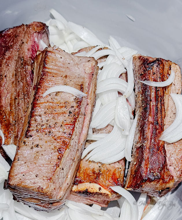 Adding ribs and onions to the slow cooker