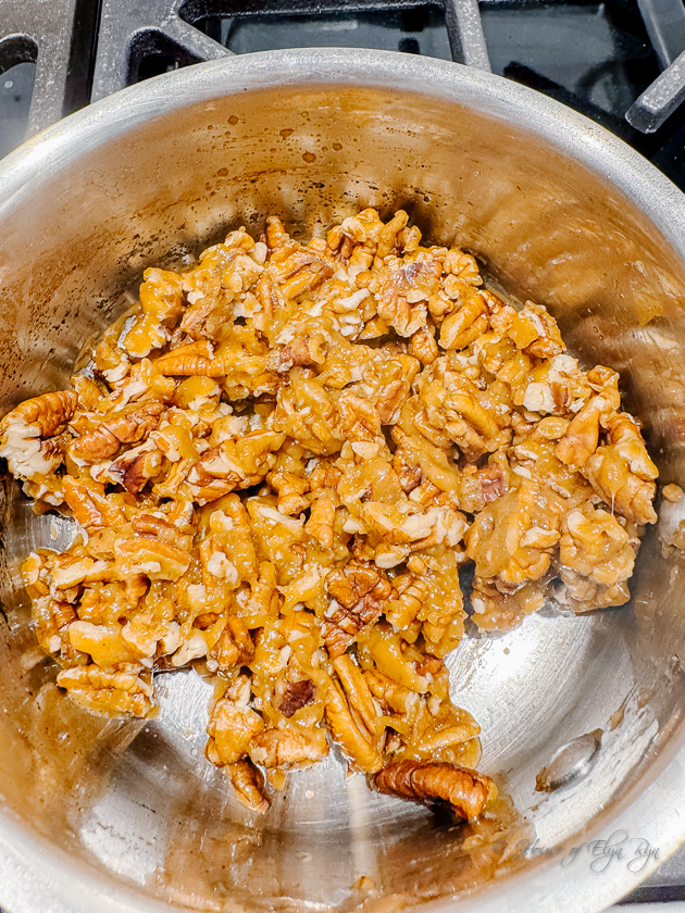 Making praline pecans