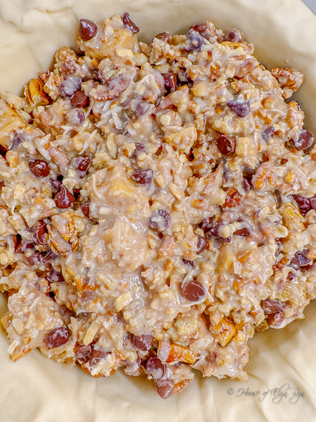 Stir and dump the filling into the crust.