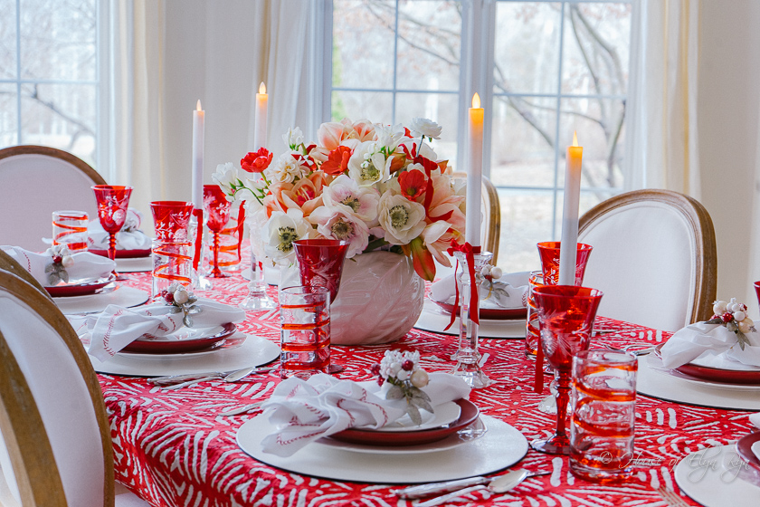 Red Christmas Table