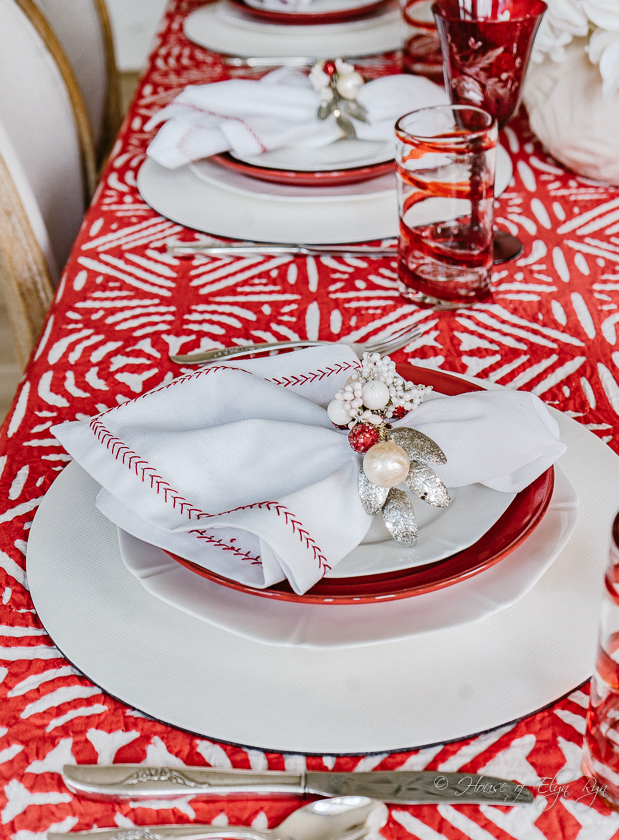 Red Christmas Table