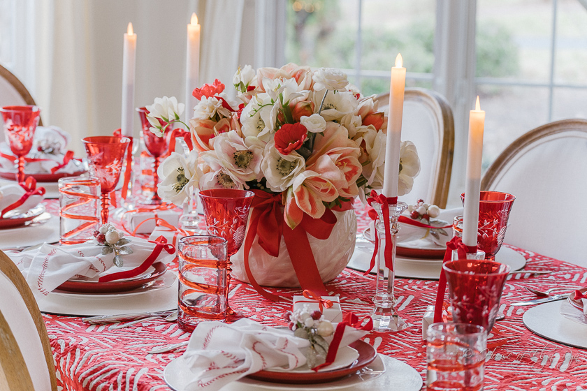 Red Christmas Table