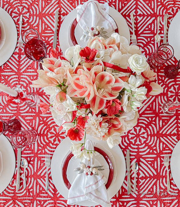 Red Christmas Table